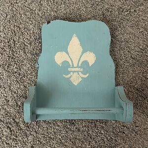 Small Vintage Blue towel holder with Fleur-de-Lis Design